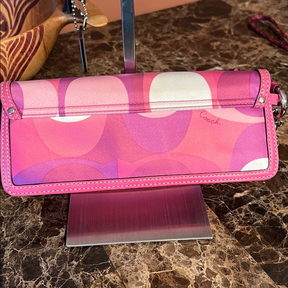Coach Pink Scarf Print Zoe Signature Turn-Lock Wristlet EUC - Picture 5 of 16